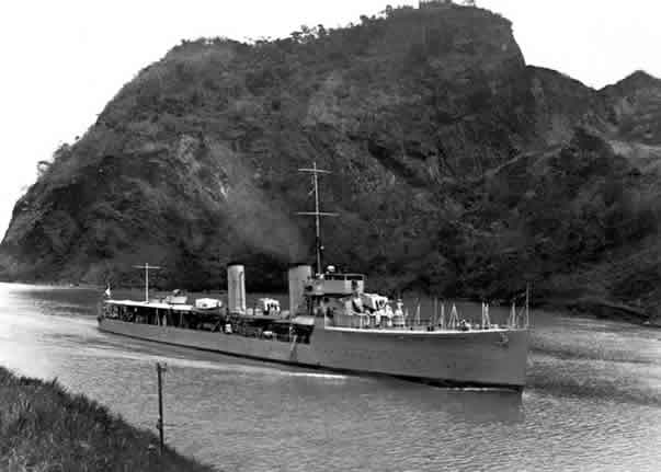 HMCS VANCOUVER passing through Panama Canal